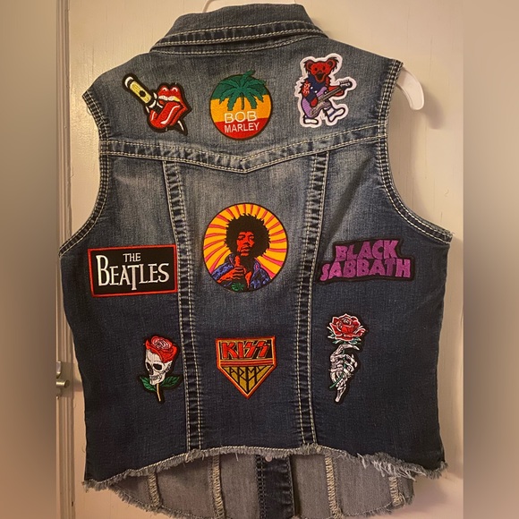 CUSTOMIZED DENIM VEST JACKET W/ THE ICONIC ROCK BANDS!! 16 PATCHES/1 BUTTON!! - Picture 4 of 8